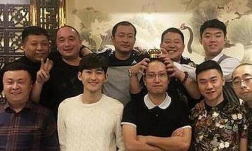 Sau buổi tụ họp, nhìn ảnh chụp những người nổi tiếng trong lớp, tôi nhận ra điều quan trọng nhất trong nửa sau cuộc đời là tiết chế