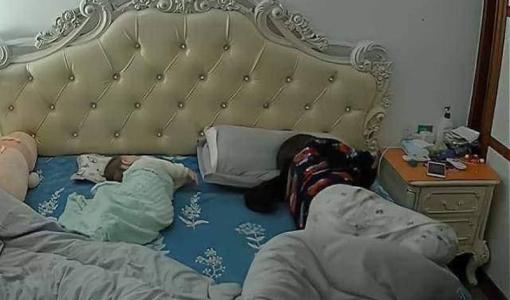 Xem camera, thấy con khóc nhưng mẹ chồng không bế, cô gái lên mạng kêu ca ai ngờ dân mạng đua nhau chỉ trích