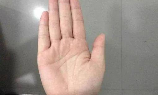 Phụ nữ có bàn tay như vậy đặc biệt dễ giàu có!