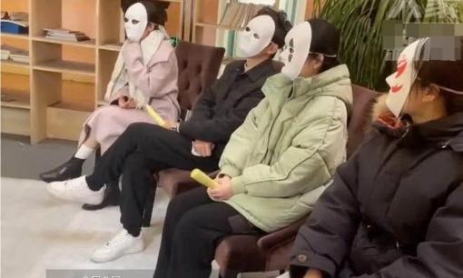 Một công ty Trung Quốc yêu cầu ứng viên đeo mặt nạ khi tuyển dụng để không đánh giá mọi người từ bên ngoài