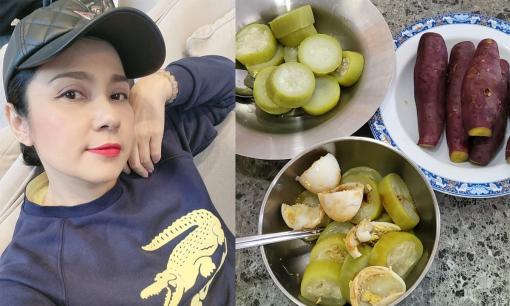 Bị chê 'xuống cấp' ở tuổi 50, Việt Trinh ăn uống kham khổ để đẹp hơn