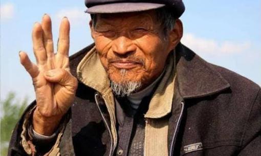 Người ta nói, về già thà 'thối trong bụng' còn hơn tùy tiện nói 4 điều với con cháu!