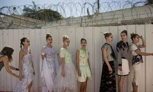 Nhà tù nữ đẹp nhất, các tù nhân đều là 'nữ thần' và có những màn trình diễn 'đặc biệt' mỗi ngày