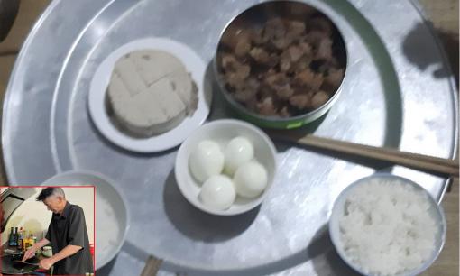 Đi xe 4 tiếng về quê, con dâu 'rớt nước mắt' khi nhìn mâm cơm được bố chồng chuẩn bị 