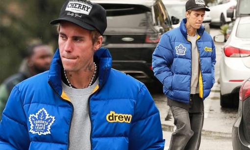 Justin Bieber ra ngoài ăn sáng, tình trạng liệt nửa mặt hiện tại ra sao?