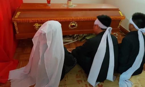 Chàng trai không chịu để tang bố vì lúc sống ngoại tình, bỏ rơi mẹ con, cư dân mạng tranh cãi 'kịch liệt'