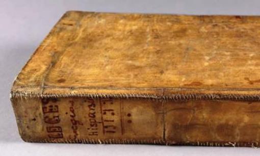 Cuốn sách có bìa làm bằng da người được tìm thấy trong thư viện Harvard 