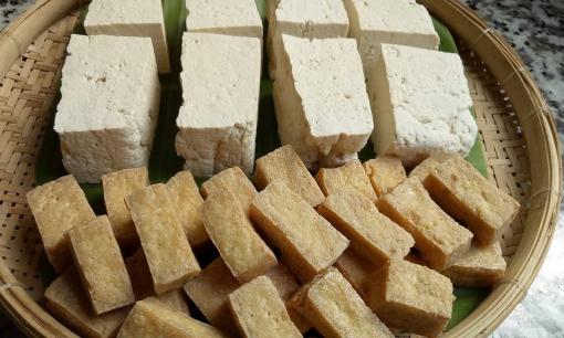 Khi mua đậu phụ, người thông minh nhìn thấy hai loại này sẽ quay đầu bỏ đi! Dạy bạn phân biệt đậu phụ ngon và dở ở 4 điều