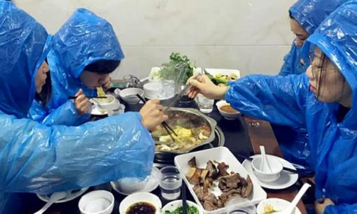 Bạn luôn có mùi lạ ám lên người sau khi ăn lẩu? Hướng dẫn vài mẹo nhỏ khử mùi dễ dàng