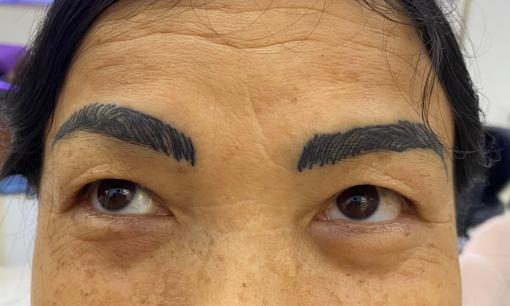 Người phụ nữ xăm lông mày gặp thợ 'không có tâm', dân tình ngán ngẩm khi nhìn thành quả: 'Chấn động luôn!'