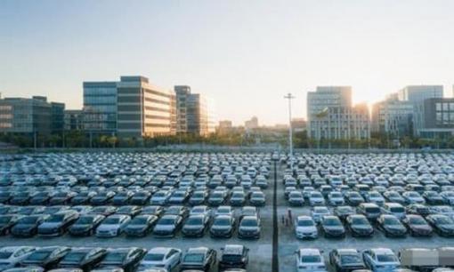 Xe có sợ nắng không? Xe đậu dưới sàn đất hay dưới hầm vài năm cái nào sẽ hao mòn nhanh hơn?