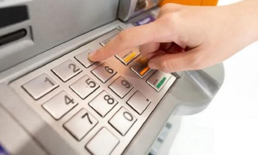 Tại sao bàn phím ATM làm bằng kim loại? Bàn phím nhựa không dùng được sao? Cuối cùng cũng tìm ra đáp án