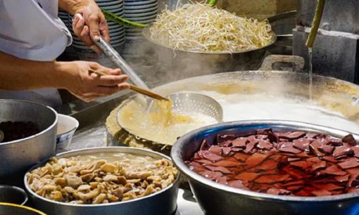 3 mẹo vặt 'nấu ăn chân ái': Giá đỗ xào giấm ăn ngon hơn, lạc ngâm nước rang ăn giòn hơn