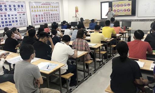 Học lái xe tại Đại Phúc với giáo viên chuyên môn giỏi, tận tâm