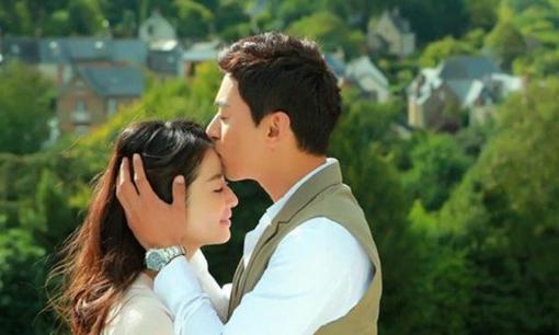 Khi hôn, nếu bạn trai đặt tay vào 3 chỗ này thì chắc chắn là lão làng trong tình yêu