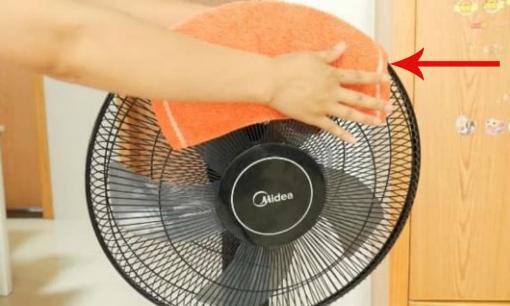 Những ngày đầu hè nắng nóng, đắp một chiếc khăn lên quạt điện, lợi ích thật sự bất ngờ!
