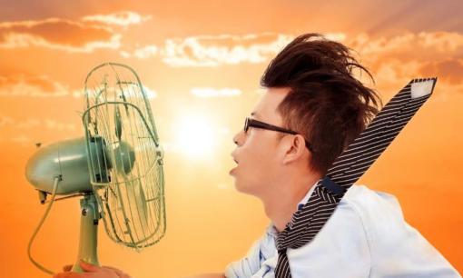 Trời hè oi bức nhưng càng bật quạt càng nóng, lý do là tại sao?