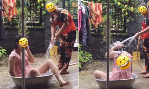 Gái 30 tuổi chưa chồng, thỉnh thoảng trời nóng vẫn nhờ mẹ mang vòi nước ra để tắm chậu 