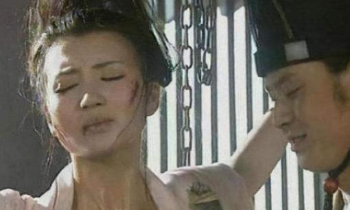 Tại sao nữ tù nhân thời cổ đại lại cởi áo khi bị chặt đầu? Lý do không nói nên lời