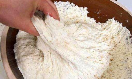 Khi làm bột nhào thường cho men vào, vậy men cho vào có hại cho cơ thể con người không?