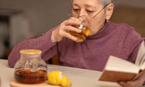 Muốn già mà không bị sa sút trí tuệ, hãy ghi nhớ 5 điều trước bữa ăn và kiên trì thực hiện, càng ăn não càng linh hoạt