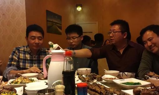 Những người không bao giờ nâng cốc khi uống, họ có coi thường người khác không? Bạn nhậu: Không, họ thông minh hơn