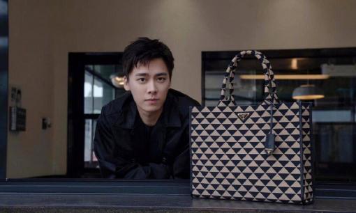 Lý Dịch Phong hậu phong sát, tình hình gần đây đã bị phanh phui gây xôn xao cõi mạng 