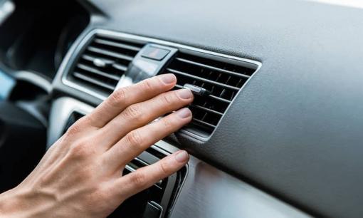 Tại sao mùa hè bật điều hòa mà xe ô tô vẫn nóng, do bạn làm sai điều gì? Khi biết sẽ rất hối hận