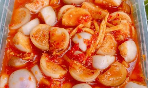 Cuối tuần thử ngay mẻ cà pháo dầm cay cực trôi cơm giữa ngày hè oi nóng, làm thế này để cà giòn tan