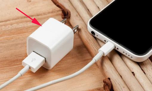 Bộ sạc điện thoại, máy tính trở nên quá nóng, nguyên nhân do đâu? Đây là cách khắc phục