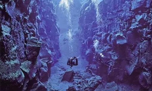 Xuất hiện 'sân bay thời tiền sử' dưới đáy biển nghi do người ngoài hành tinh tạo ra, có sinh vật lạ dưới đáy biển?