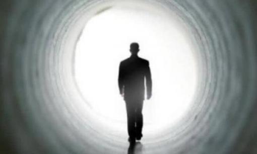 Người chết có thực sự quay về báo mộng cho người thân? Các nhà khoa học đưa ra lời giải thích, không phải mê tín