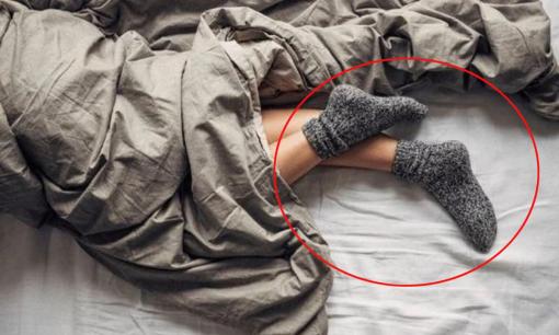 Có nên mang tất đi ngủ vào mùa hè? Mẹo để đi vào giấc ngủ nhanh trong những ngày trời nóng