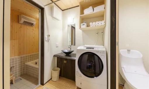 Tôi nên làm gì nếu không có cửa sổ trong phòng tắm? Nói lời tạm biệt với mùi ẩm ướt tối tăm