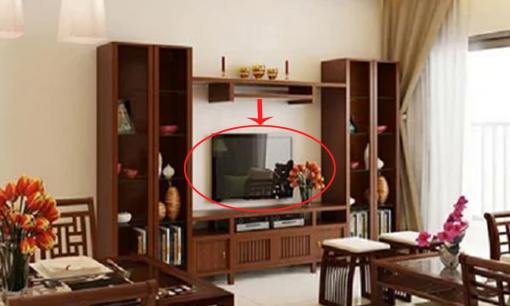 Dưới bàn thờ mà đặt những thứ này, gia chủ sẽ quanh năm túng thiếu, tiền vào cửa trước lại ra cửa sau