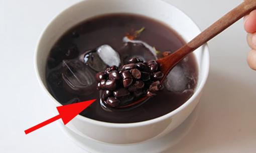 Chè đỗ đen được ưa chuộng trong mùa hè, nhưng những người nào không nên ăn?