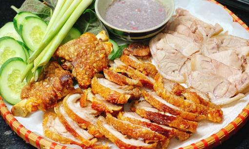 Ngày mưa mát, học làm chân giò quay với phần bì giòn tan, chấm mắm tôm 'ngon quên lối về' 