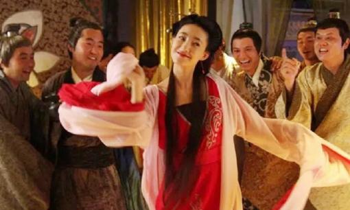 Vào thời cổ đại, không có sự giám sát, vì sao gái bán hoa 'thanh lâu' không dám bỏ trốn mà phải dùng tiền chuộc thân? 