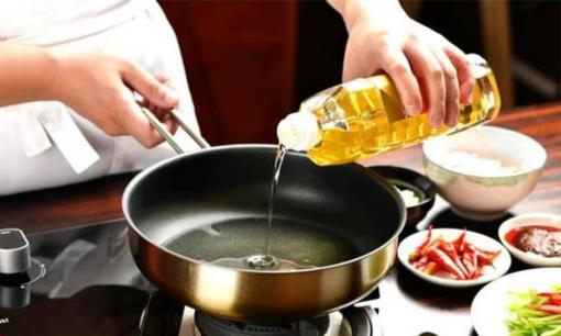 Dầu nào tốt cho sức khỏe hơn, mỡ lợn, dầu lạc, dầu trà hay dầu ô liu? Nhắc nhở: Tránh chạm vào hai loại dầu này