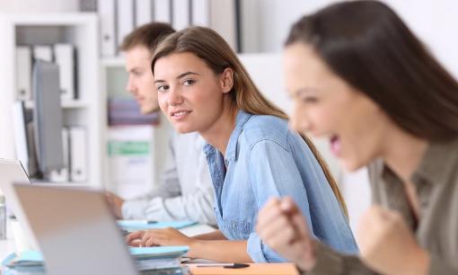 Làm thế nào để đối phó với sự đố kị và ghen tị của người khác? 5 kỹ năng quản lý cảm xúc thực tế sẽ giúp bạn!