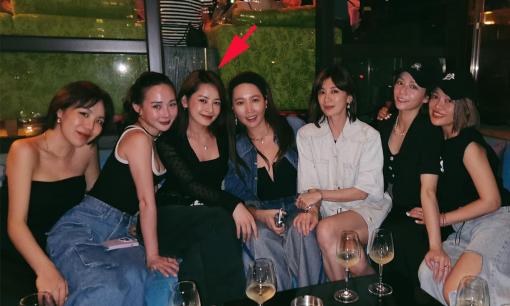 Chi Pu đăng ảnh với các chị đẹp 'Đạp gió 2023' sau đêm Chung kết, nhan sắc liệu có bị lấn lướt?