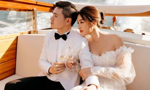 Hoa hậu Đỗ Mỹ Linh đã sinh con đầu lòng cho chồng thiếu gia, khuôn mặt nhóc tỳ vẫn được giữ kín 