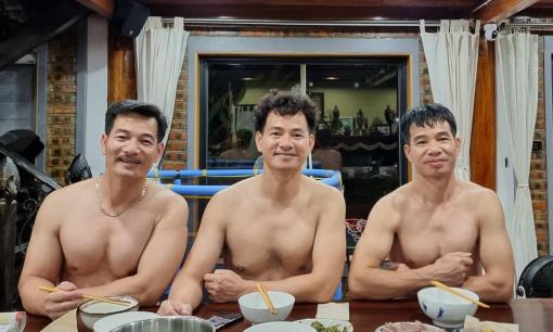 Ảnh cởi trần khoe body của 3 anh em ruột nhà Xuân Bắc gây bão mạng