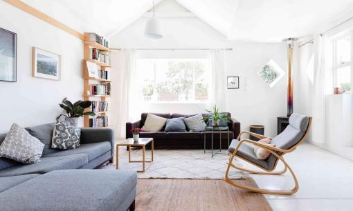 Làm thế nào để sắp xếp ghế sofa vừa đẹp vừa chuẩn phong thủy? Dạy bạn cách chính xác sắp xếp sofa với từng diện tích phòng khách