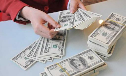 Tại sao nhân viên ngân hàng mang tiền gửi khắp nơi mà không gửi vào chính ngân hàng mình đang làm?