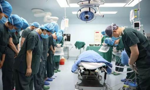 Làm thế nào để bác sĩ phán đoán rằng bệnh nhân sắp chết và thông báo người nhà chuẩn bị lo tang sự