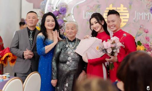 Cặp đôi ở Huế 'gây bão' mạng xã hội vì được nhận 26 sổ đỏ trong ngày cưới