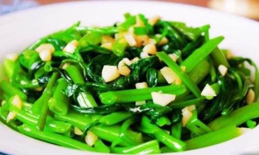 Thêm một bước này thì dù xào bất cứ loại rau nào cũng giòn ngon và xanh mướt như ngoài hàng 