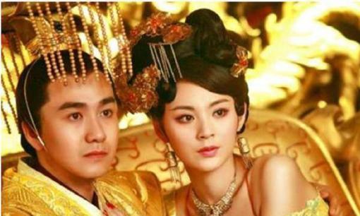 Hán Linh Đế dâm đãng cỡ nào? Nửa tháng ngủ với 100 cung nữ, cho thị nữ mặc quần 'thủng đáy' để tiện 'sủng hạnh'