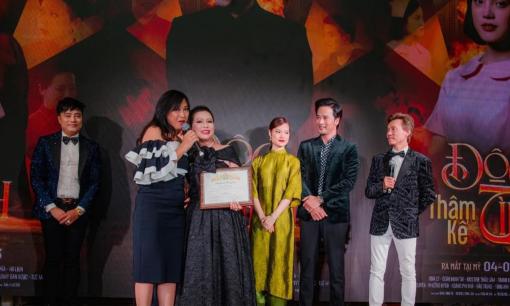 Kristine Thảo Lâm đầu tư mạnh tay cho buổi ra mắt công chiếu phim tại Mỹ